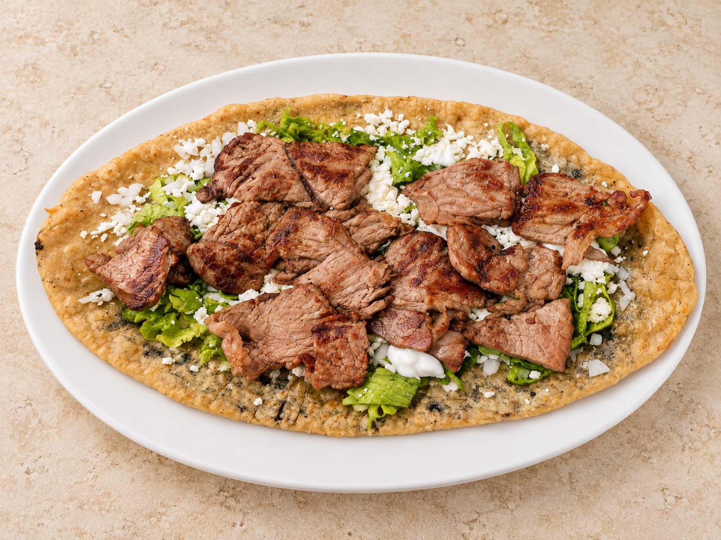 Huarache de bistec de La Cazuela de Consuelo
