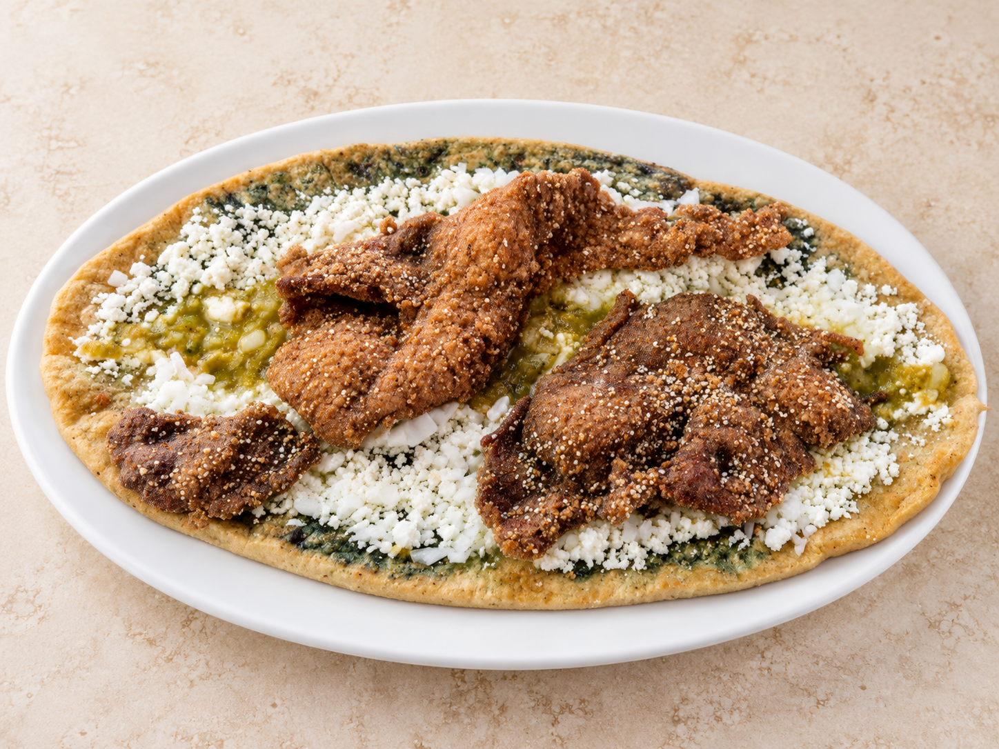 Huarache de milanesa de La Cazuela de Consuelo